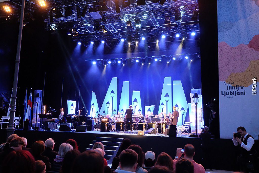 DSCF3421.JPG - Big band RTV Slovenija na Kongresnem trgu
