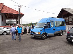 DSC01723  Prizorišče kosila in piknika v Lazah, dvorišče Gasilnega doma